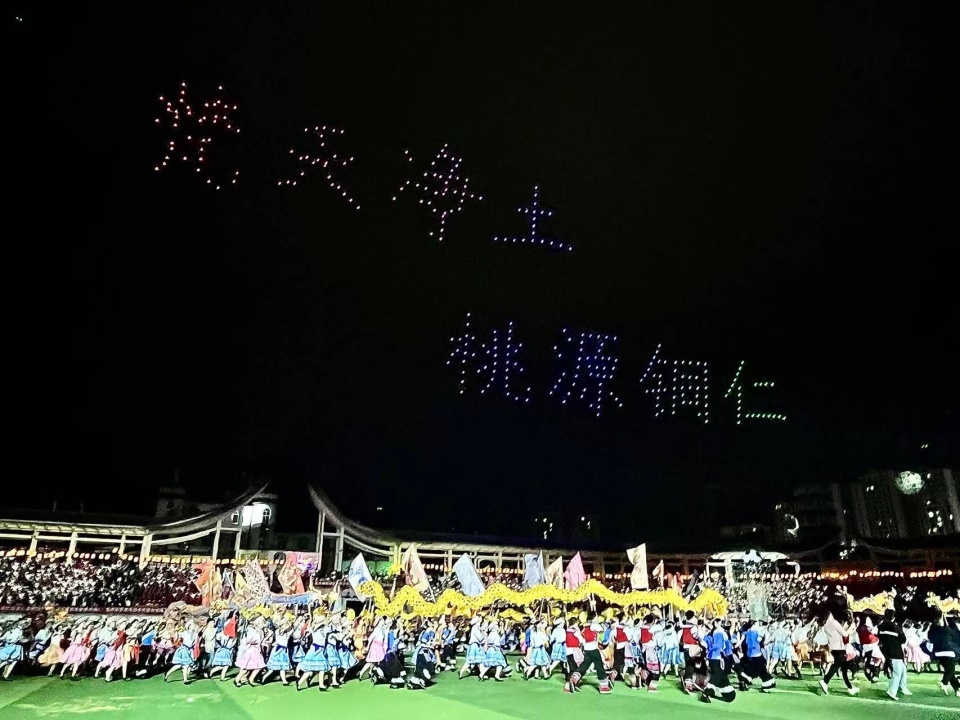 央广网发, 城一心, 体育场外和