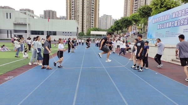 同步结合龙, 此起彼伏, 届全民运动